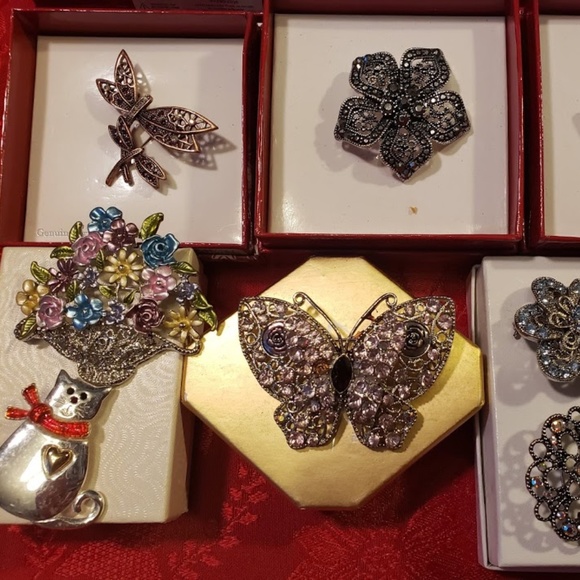 Set of Beautiful Brooches (32 Pieces) - Picture 3 of 7